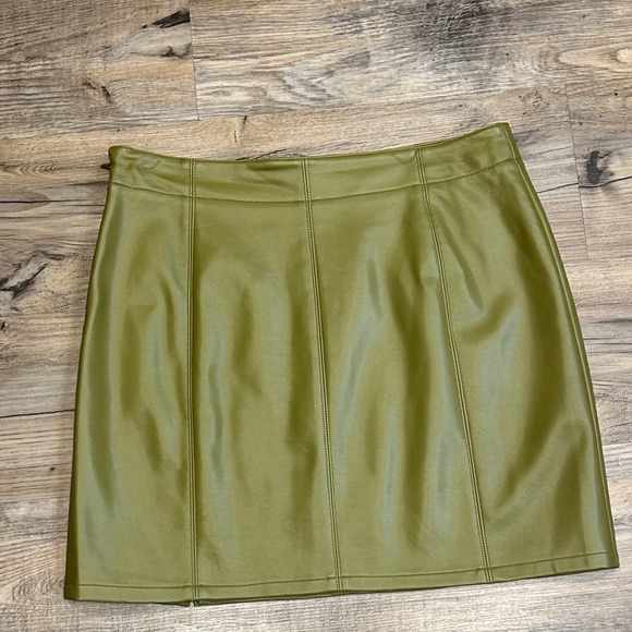 French Connection Olive Faux-Leather Mini-Skirt - Picture 7 of 9